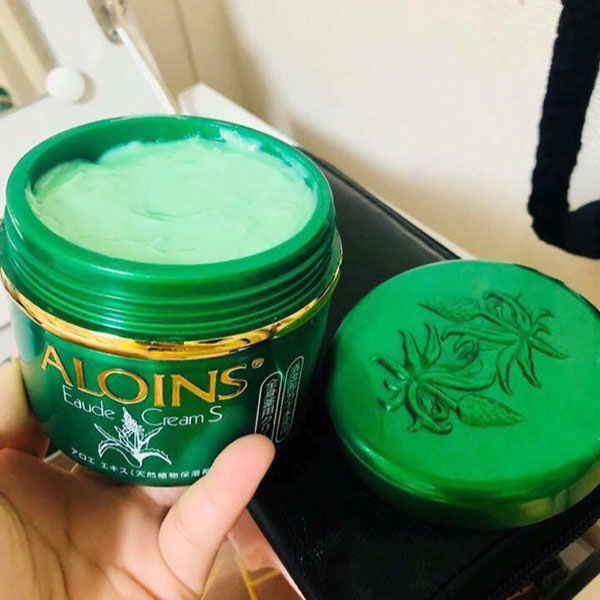 Chất kem dưỡng da lô hội Aloins mềm nhẹ với màu xanh mát tự nhiên từ nha đam