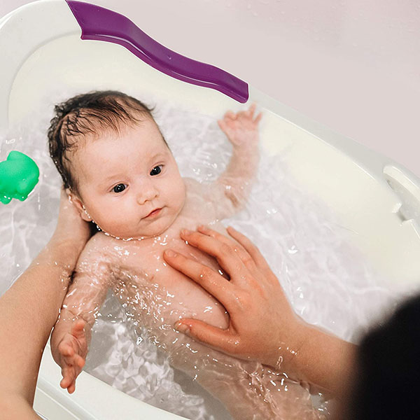 Giúp rửa sạch làn da bé một cách dịu dàng không khiến bé khó chịu